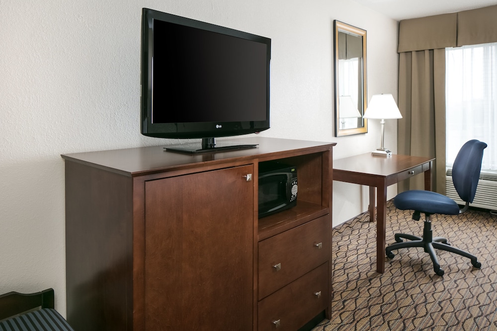 Holiday Inn Express & Suites Clinton, an Ihg Hotel