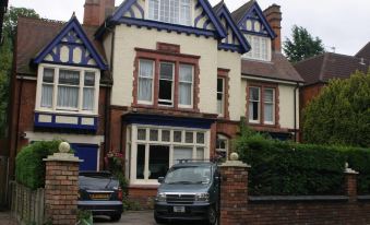 Moseley - House - Sleeps 4 - Parking - Garden