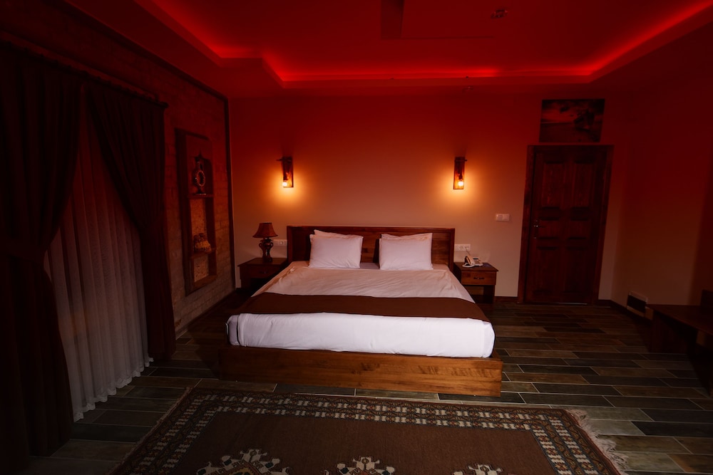 El Nazar Stone Suite