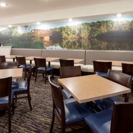 GrandStay Hotel & Suites Rock Valley Отели в г. Су