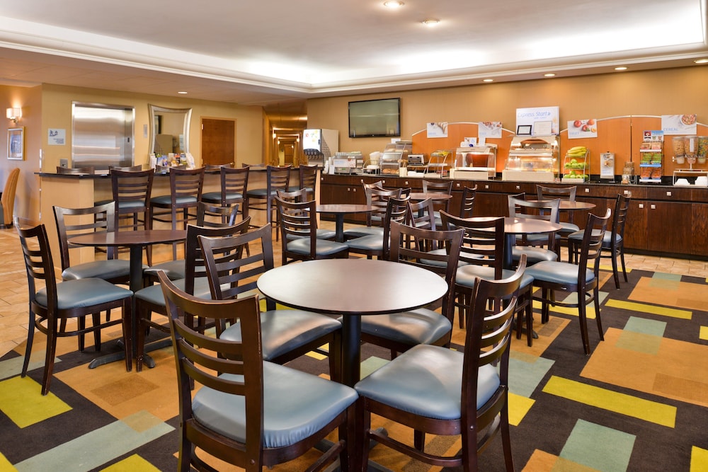 Holiday Inn Express Lewisburg - New Columbia, an Ihg Hotel