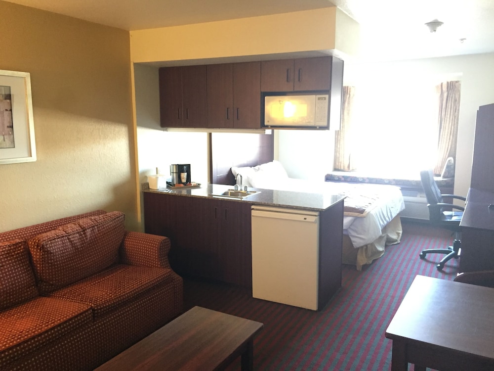 Toledo BridgePointe Inn & Suites by Hollywood Casino, Downtown, Owens College