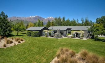 Queenstown Exclusive Retreat with Hot Tub