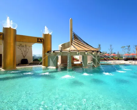 ラッフルズ ドバイ ドバイのホテル