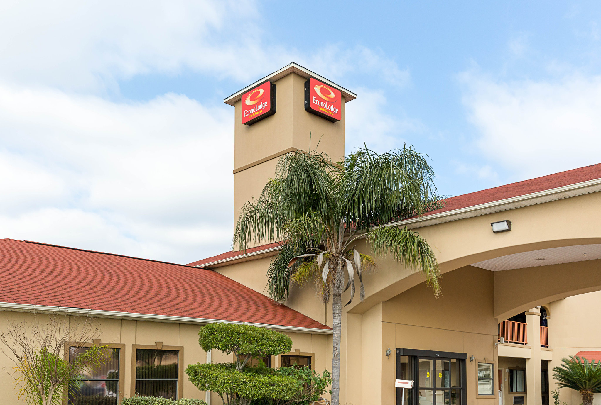 Red Roof Inn & Suites Houston - Humble/IAH Airport