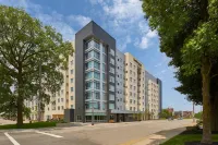 Residence Inn Cleveland University Circle/Medical Center Solar Durability and Lifetime Extension Center附近的飯店