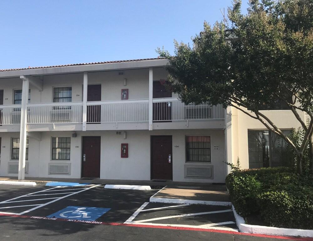 Red Roof Inn Plano