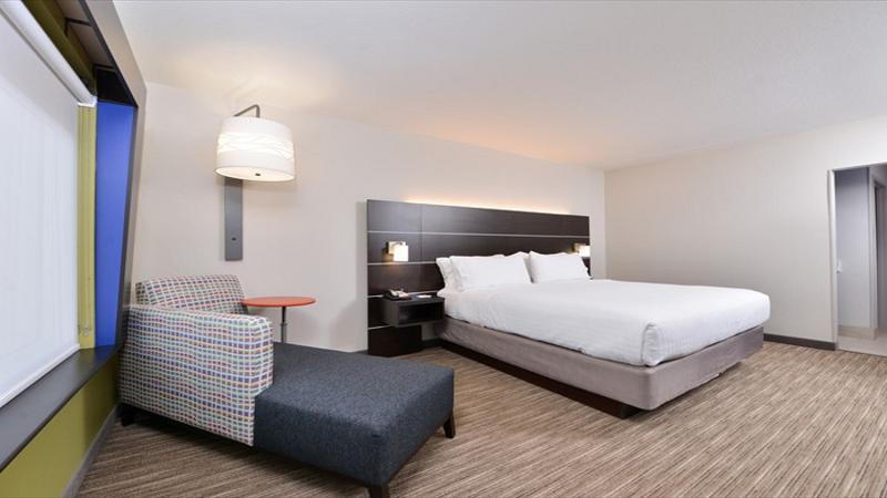 Holiday Inn Express & Suites - Parkersburg East, an Ihg Hotel