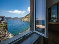 Maemuna Sea View Apartment Hotels in Vernazza