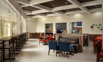 Holiday Inn Express & Suites Irving DFW Airport North