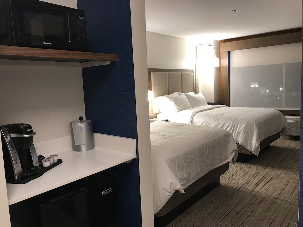 Holiday Inn Express & Suites Phoenix - Airport North, an Ihg Hotel