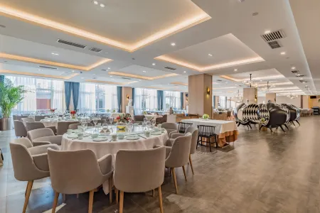 Haan Grand Hotel Отели рядом с достопримечательностью «E9 Zone Innovation Works»