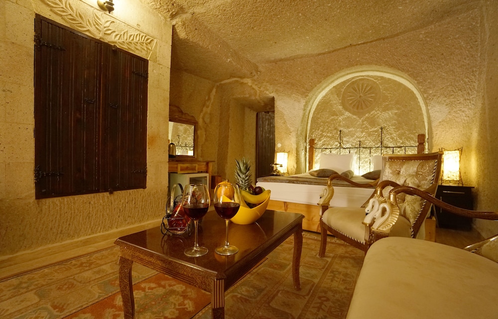 Roma Cave Suite