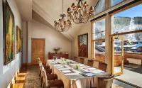 Fairmont Heritage Place, Franz Klammer Lodge