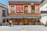 Hostal Alfonso XI فنادق في Guadalupe