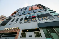 Dinos Hotel Hotels near Masan Station