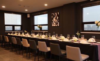 CS Premier Hotel - Housity