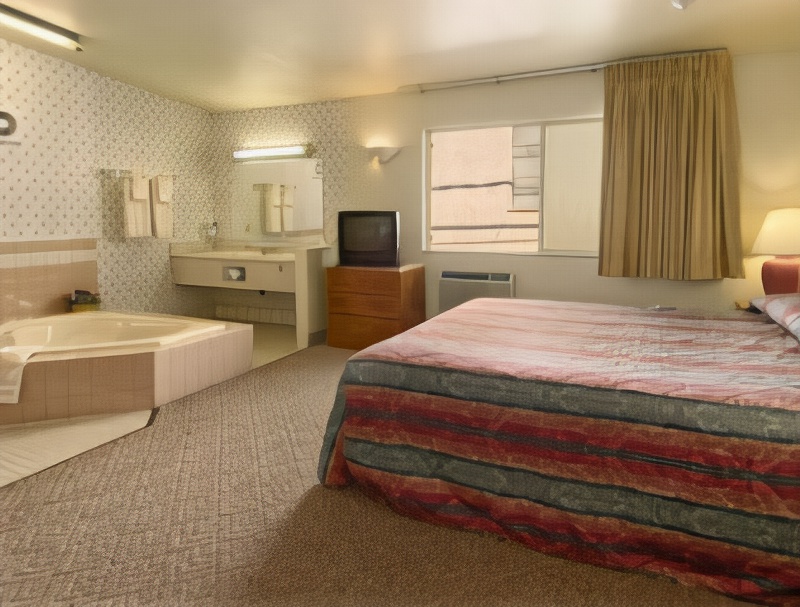 Costa Mesa Inn