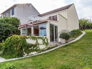 Villa House with Panoramic View on Paris