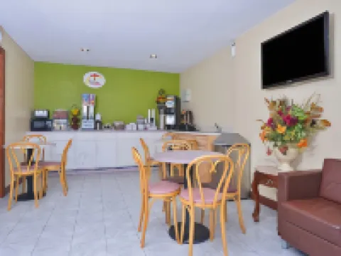 Super 8 by Wyndham Brunswick/St Simons Island Area Hotels in Dock Junction