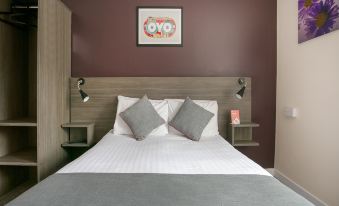 The Breadalbane Arms Room Only Hotel