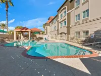 La Quinta Inn & Suites by Wyndham Phoenix I-10 West Hotels near Estrella