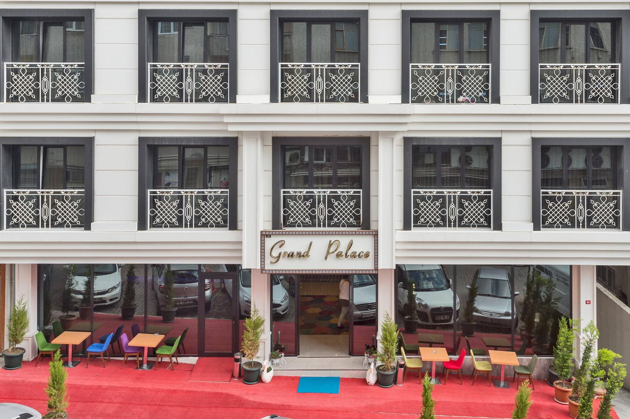 Grand Palace Hotel