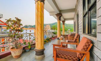 OYO 403 Hotel Paradise Inn - Housity