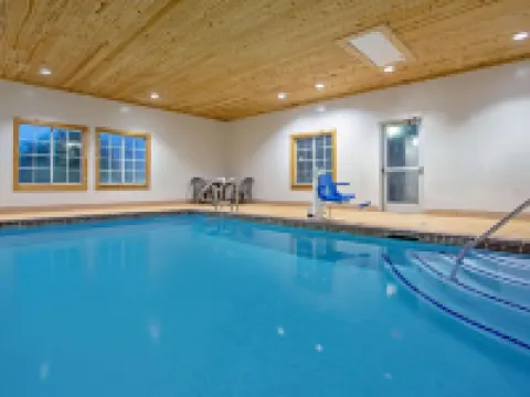 La Quinta Inn & Suites by Wyndham Fairfield TX Hotels in Freestone County