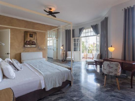 Napper by Rottenberg