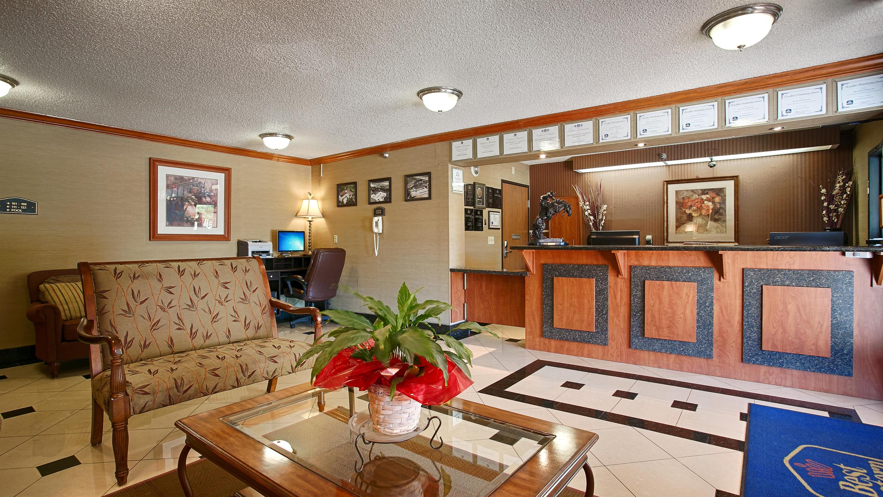 Best Western Antelope Inn & Suites