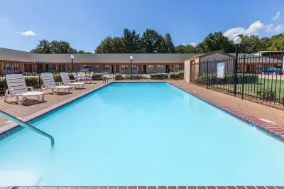 Gun Barrel Executive Inn