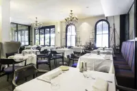 Esplanade Hotel Fremantle - by Rydges, an EVT hotel فنادق في فريمانتل