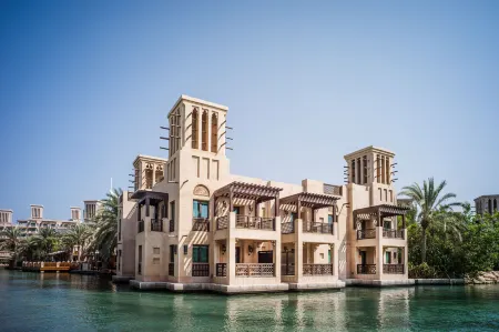 Jumeirah Dar Al Masyaf Отели рядом с достопримечательностью «The View Palm Jumeirah»