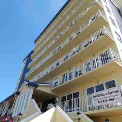 Howard Johnson Plaza by Wyndham Ocean City Oceanfront Hotel Exterior