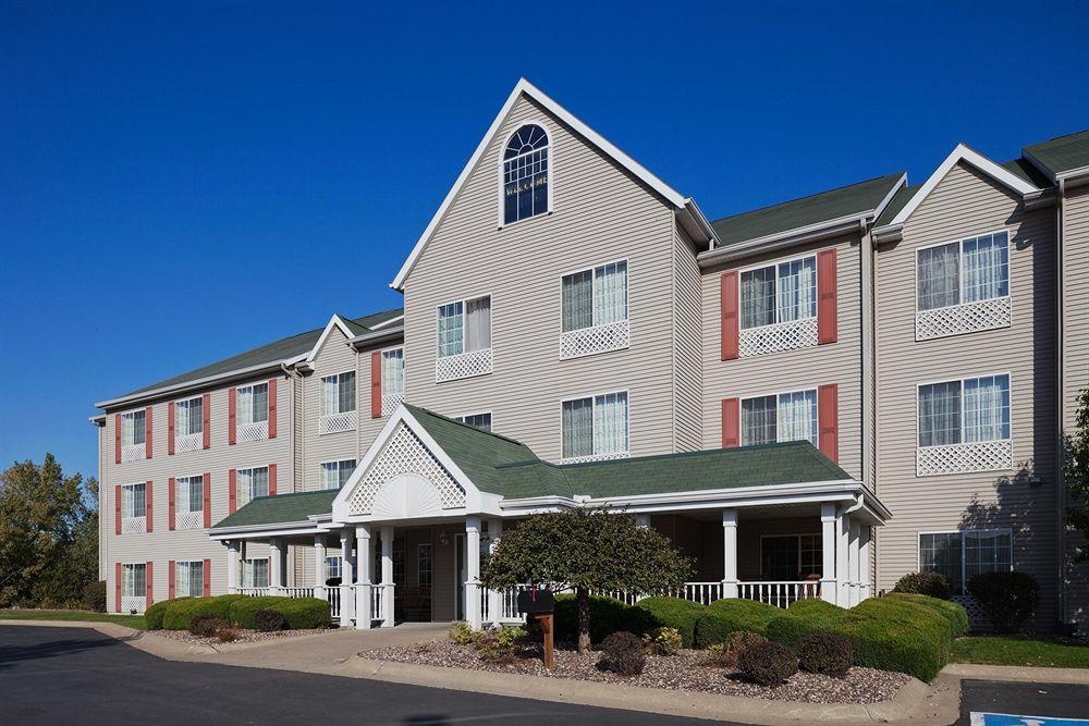 Country Inn & Suites by Radisson, Clinton, IA