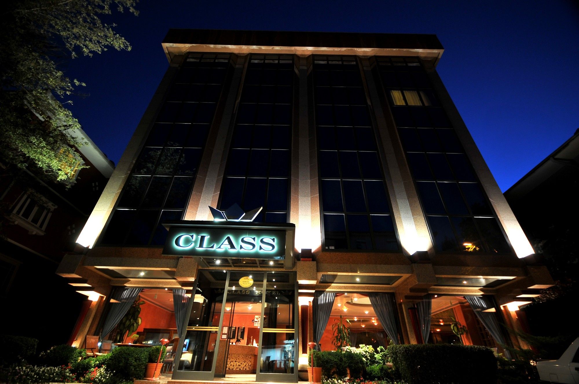 Class Hotel