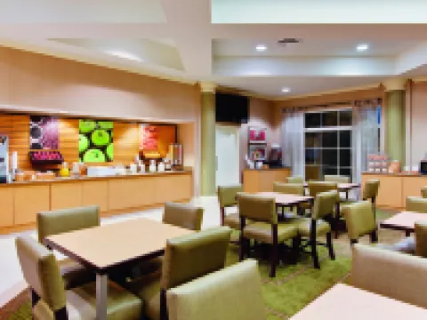 La Quinta Inn & Suites by Wyndham Lakeland West Hotels in Lakeland
