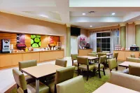 La Quinta Inn & Suites by Wyndham Lakeland West Hotels in Lakeland