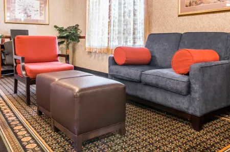 Comfort Suites Grandville - Grand Rapids SW Отели рядом с достопримечательностью «Ривертаун Кроссингс»