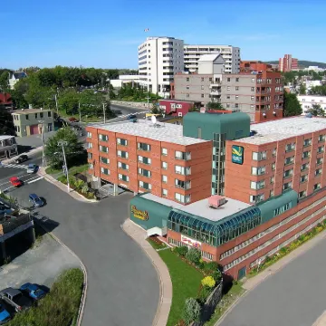 Quality Hotel Harbourview Hotels near The Fluvarium