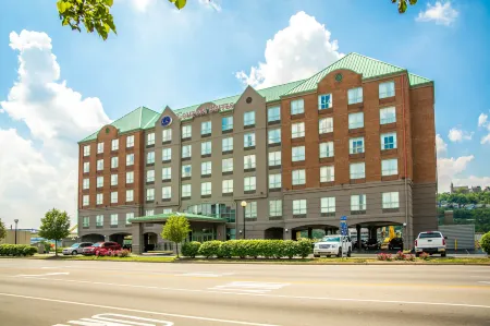 Fairfield Inn & Suites Newport Cincinnati Отели рядом с достопримечательностью «Ньюпорт он Ливи»