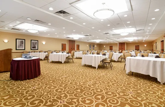 克拉麗奧機場酒店