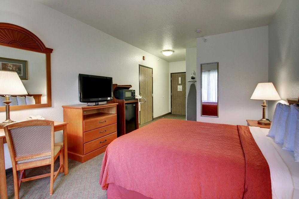 Quality Inn Junction City - Near Fort Riley