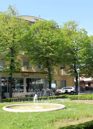 Residence Cigno Отели рядом с достопримечательностью «Темпио Малатестиано»