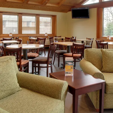 Comfort Inn & Suites Syracuse-Carrier Circle