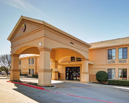 Quality Inn & Suites DFW Airport South Отели рядом со станцией Trinity Rail Express - CentrePort/DFW Airport Station