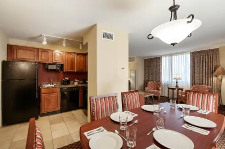 Clarion Collection Hotel Arlington Court Suites Отели рядом с достопримечательностью «Могила Неизвестного Солдата»