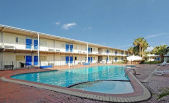 Rodeway Inn - Housity