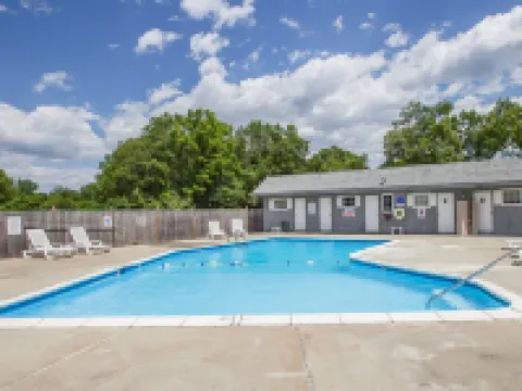 Econo Lodge Inn & Suites Airport Hotels in Windsor Locks